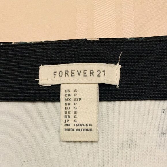 3 for $30! Forever 21 floral tube skirt. Size small - Picture 3 of 5